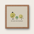 Illustration aquarelle trois poussins jaunes et verts marchant avec texte en route vers l'aventure pour décoration chambre bébé mixte.