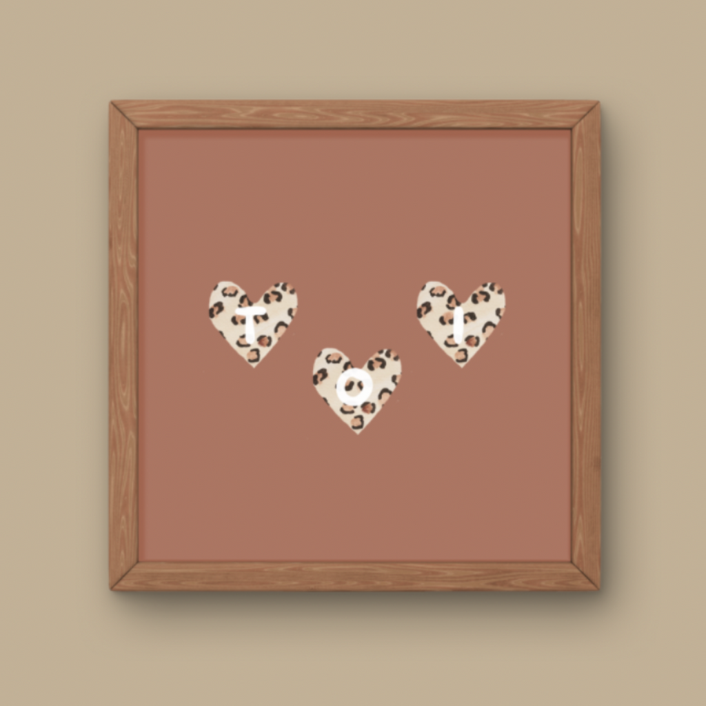 Illustration minimaliste trois cœurs avec motif léopard pour décoration chambre bébé tendance et bohème.