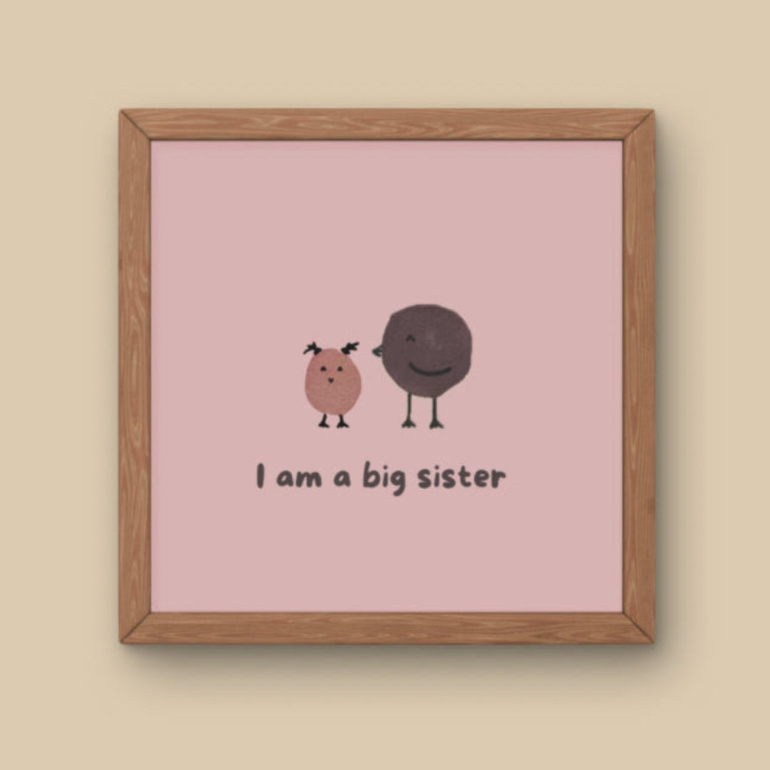 Illustration minimaliste deux oiseaux rose et gris avec texte I am a big sister pour cadeau grande sœur et décoration chambre fille.