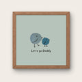 Illustration minimaliste deux oiseaux bleus marchant avec texte Let's go Daddy pour  déco chambre garçon
