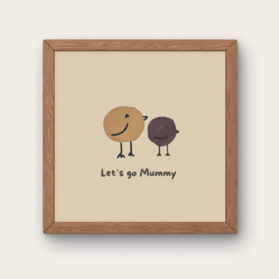 Illustration minimaliste deux oiseaux ocre et marron marchant avec texte Let's go Mummy pour déco chambre enfant.