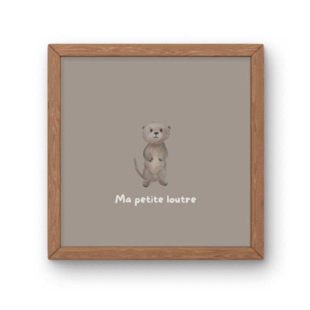 Illustration minimaliste loutre debout mignonne avec texte Ma petite loutre pour décoration chambre bébé thème nature.