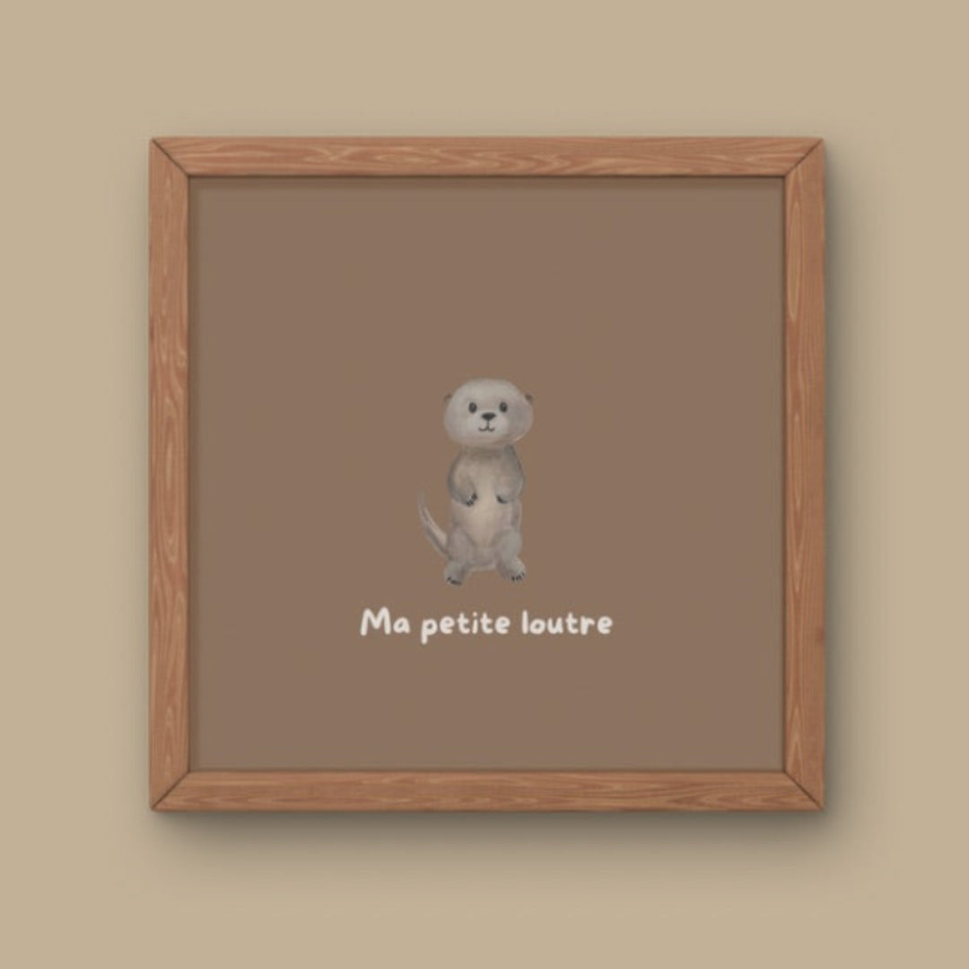 Illustration minimaliste loutre debout mignonne avec texte Ma petite loutre pour décoration chambre bébé thème nature.