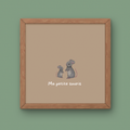 Illustration minimaliste deux souris grises debout face à face avec texte Ma petite souris pour décoration chambre bébé.