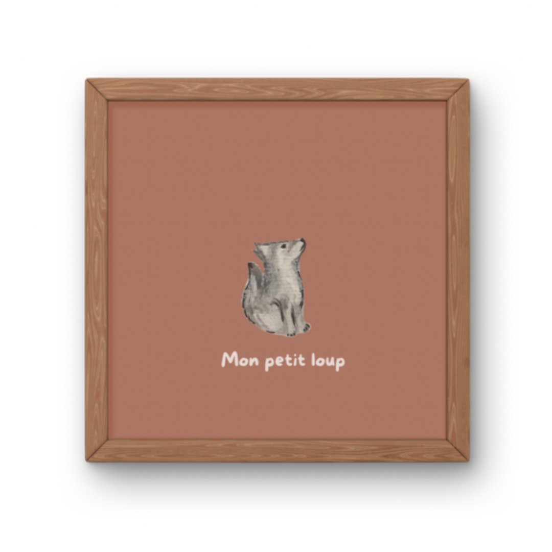 Illustration minimaliste louveteau gris assis regardant vers le haut avec texte Mon petit loup pour décoration chambre enfant thème forêt.
