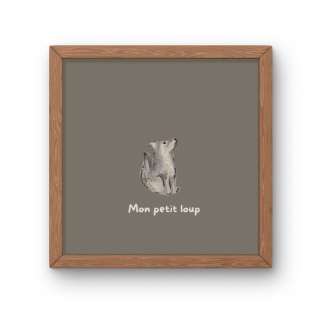 Illustration minimaliste louveteau gris assis regardant vers le haut avec texte Mon petit loup pour décoration chambre enfant thème forêt.