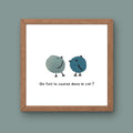 Illustration minimaliste deux oiseaux bleus avec texte On fait la course dans le ciel pour décoration chambre enfant.