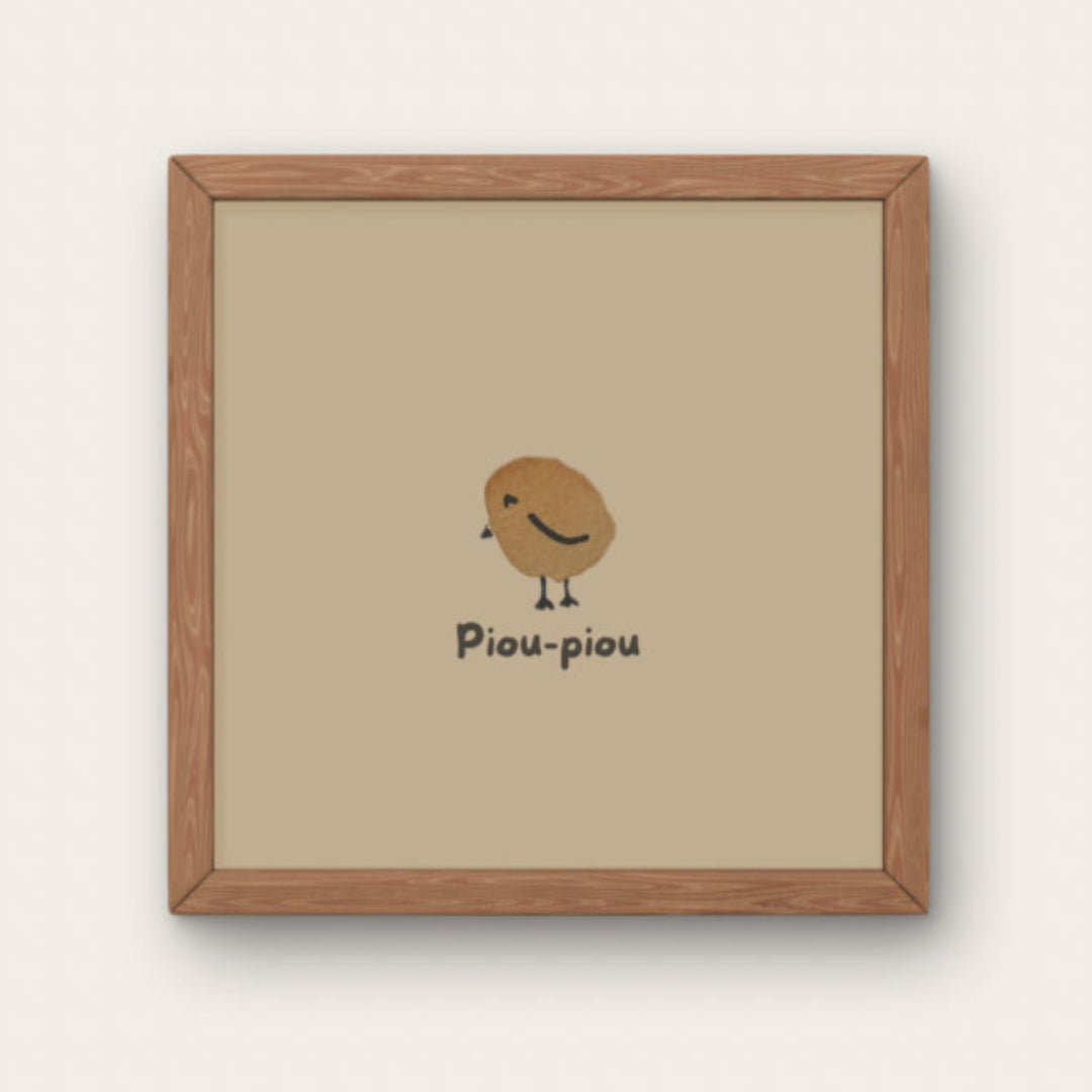 Illustration minimaliste petit oiseau marron rond sur fond beige avec texte Piou-piou pour décoration chambre bébé.