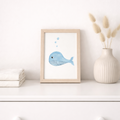 Peinture originale aquarelle représentant une baleine bleue souriante avec des bulles, pièce unique pour décoration thème mer.