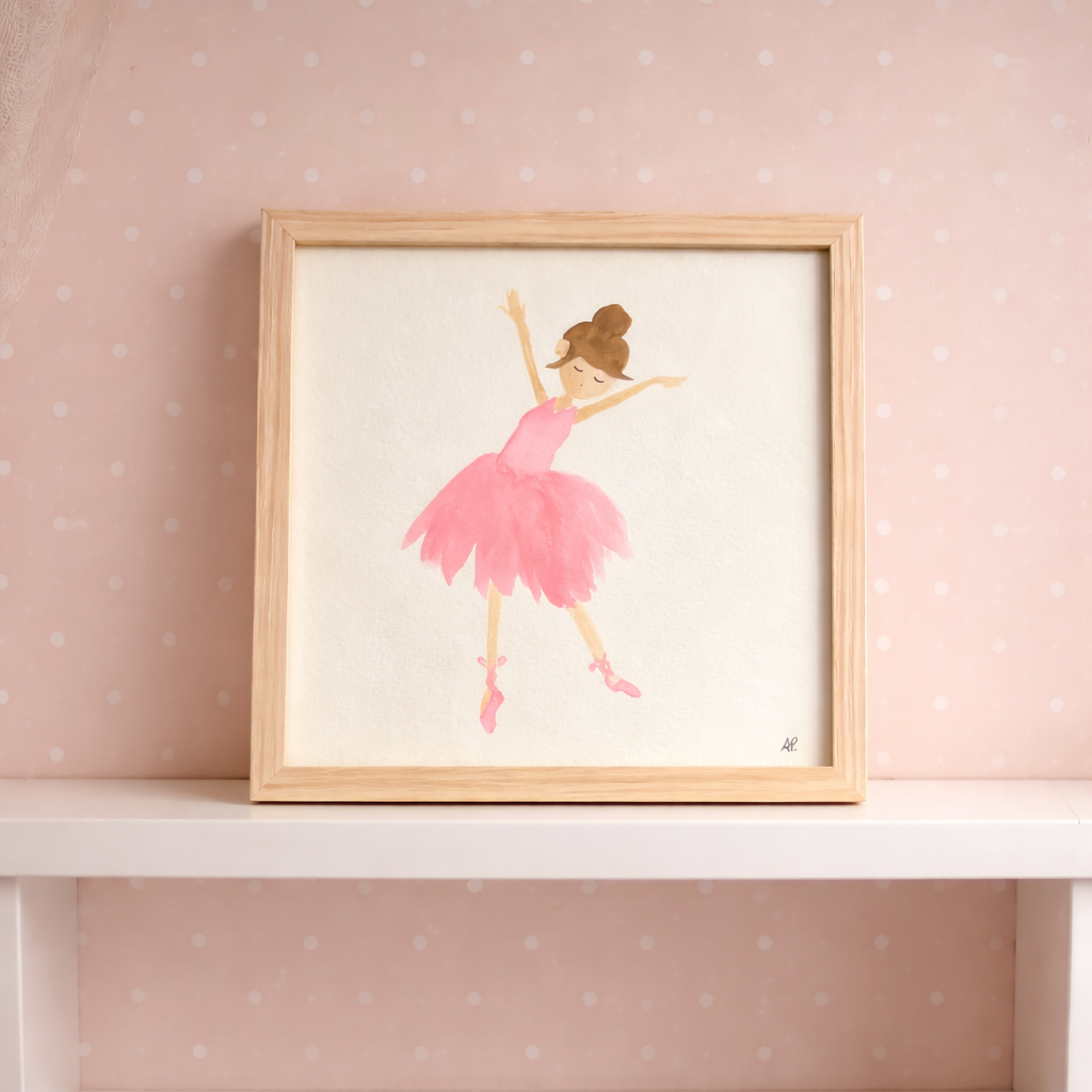 Peinture originale aquarelle représentant une petite ballerine en tutu rose, pièce unique pour décoration chambre fille.